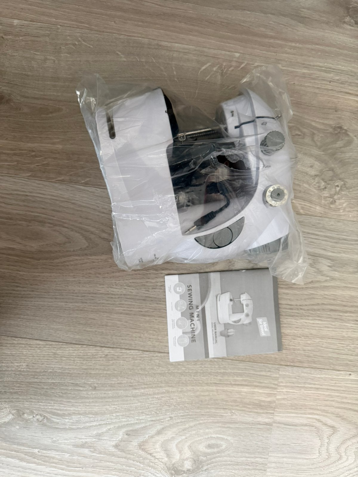 Nieuwe Mini Naaimachine - Compact en Draagbaar, Ophalen, Nieuw, Naaimachine, Overige merken
