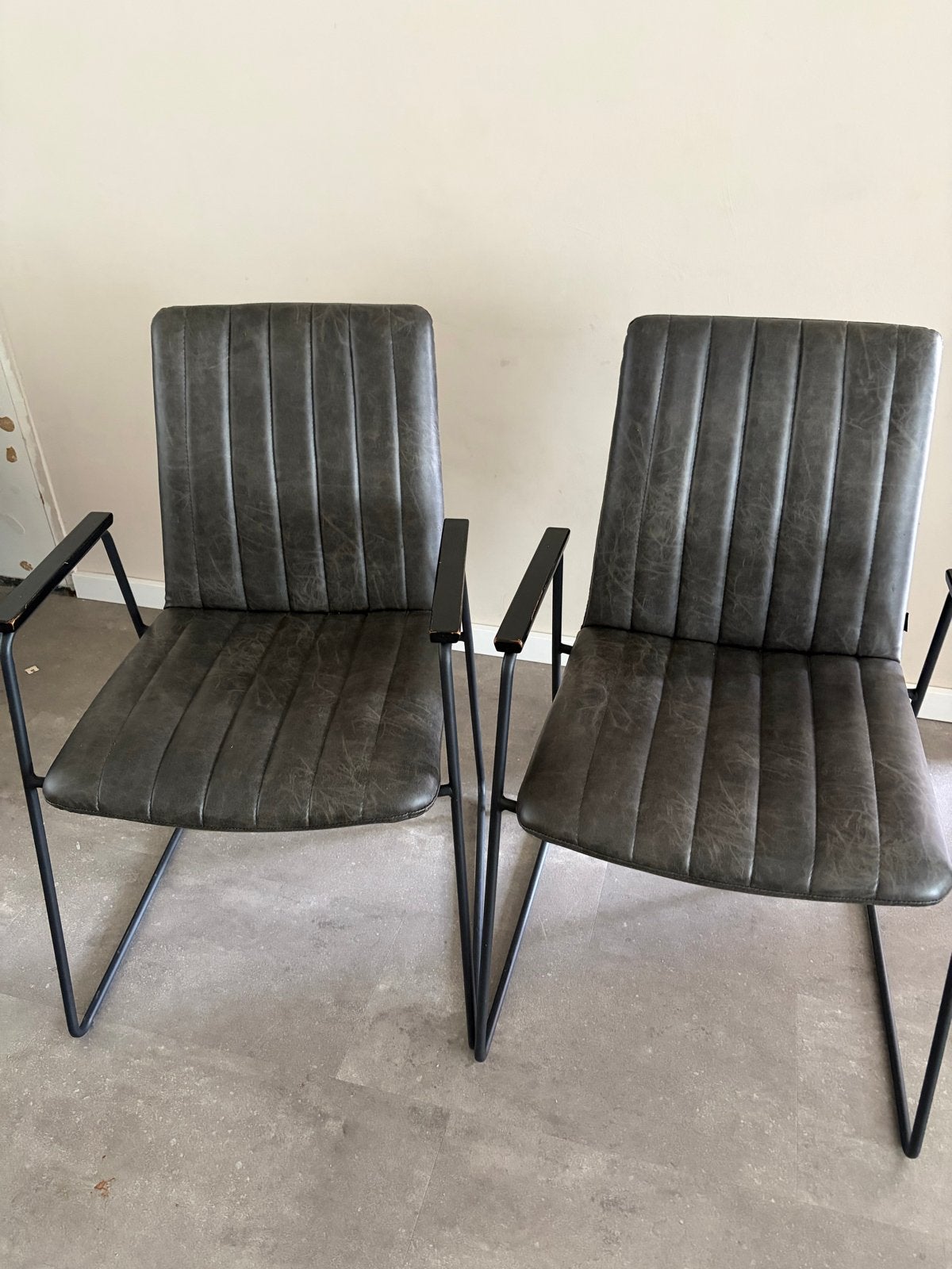 4 Goossens eettafelstoelen, grijs met zwarte poten, Ophalen, Gebruikt, Vier, Grijs