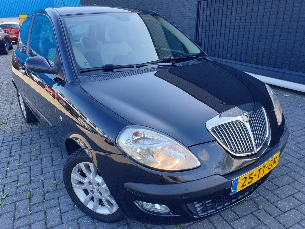 Lancia Ypsilon 1.4-16V Argento, Voorwielaandrijving, Beige, 400 kg, Zwart