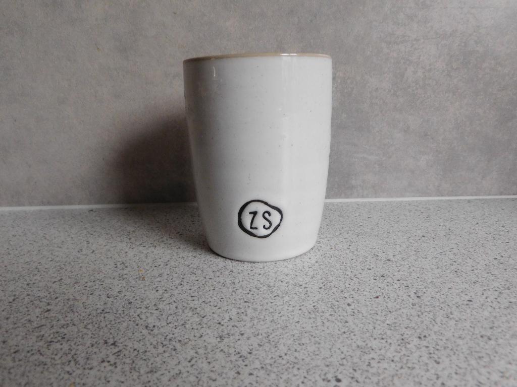 Mok 180 ml. 9,5x8 cm. Zs  Zusss, Ophalen of Verzenden, Zo goed als nieuw, Overige stijlen, Kop(pen) en/of Schotel(s)