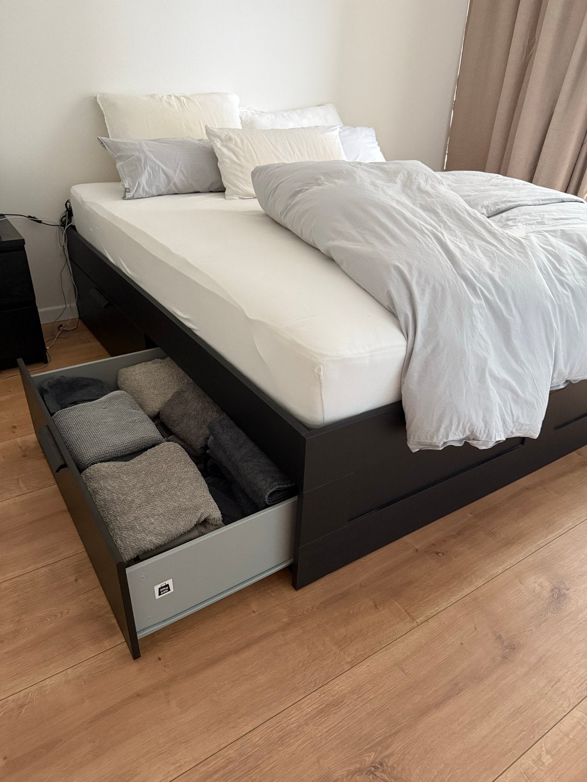 Ikea Brimnes bedframe 180x200cm met Lönset, Ophalen, Zwart, Tweepersoons, Zo goed als nieuw