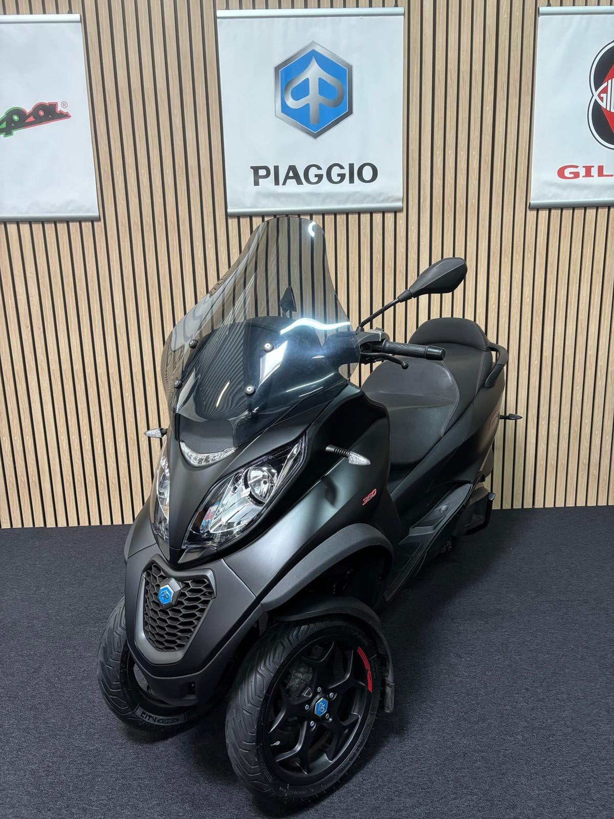 Piaggio MP3 350 LT Sport ABS ASR 2019 Autorijbewijs, Motoren, Motoren | Piaggio, Bedrijf, Sport, Automaat, 350 cc