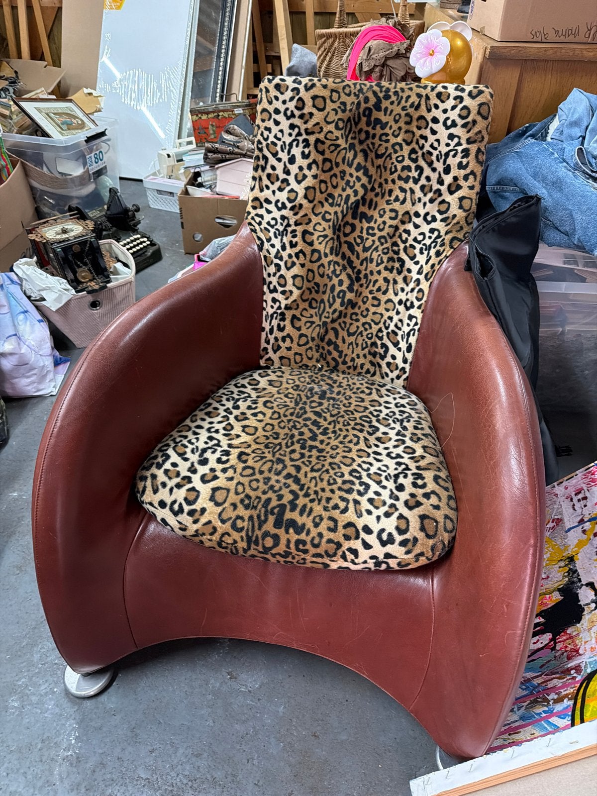 Schitterende, designLeren fauteuil met luipaardprint kussens, Ophalen, Gebruikt, Bruin, Leer