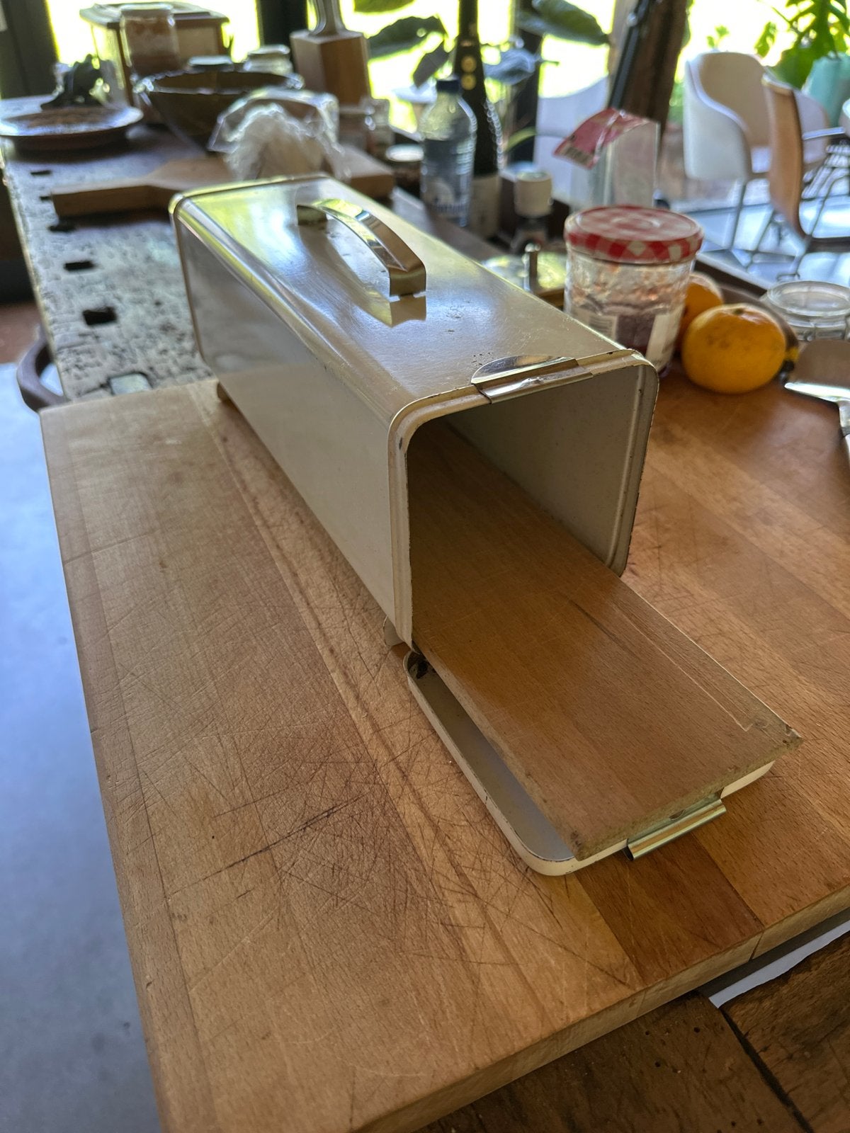 Vintage ontbijtkoek/ Broodtrommel met Houten Snijplank, Huis en Inrichting, Ophalen of Verzenden, Gebruikt