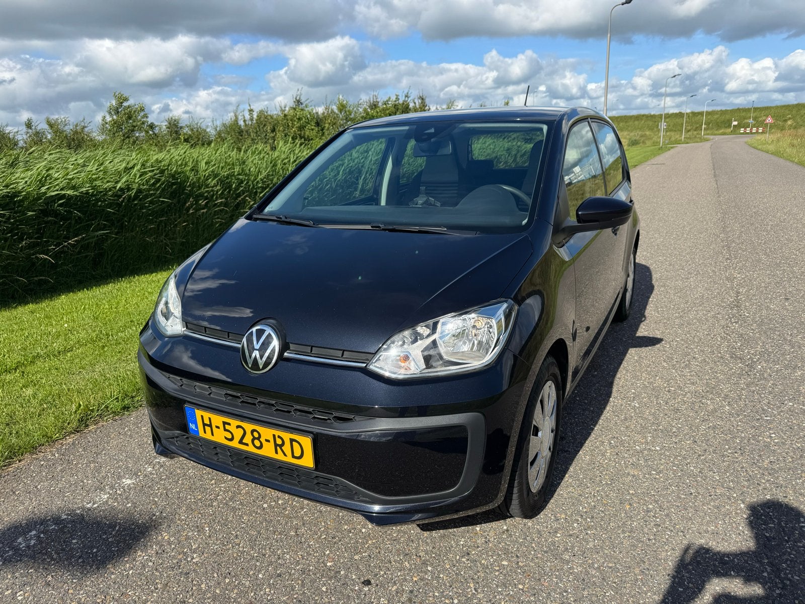 Volkswagen Up!! 4 deurs 2020 Zwart 37dkm, Auto's, Voorwielaandrijving, 4 stoelen, Zwart, Origineel Nederlands