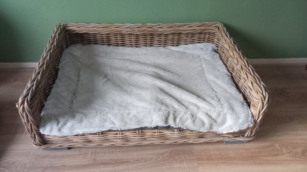 Grote hondenmand inclusief matras en deken, Ophalen, Zo goed als nieuw, Riet