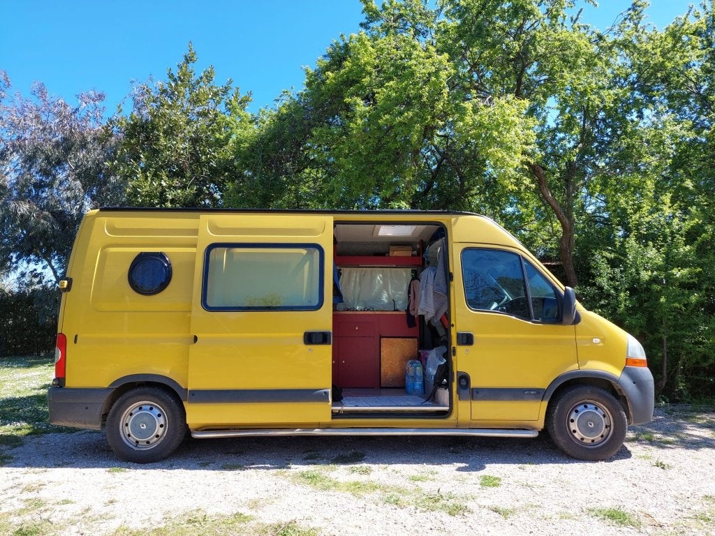 Buscamper “Gele” te koop Renault Master II L3H2, Caravans en Kamperen, Campers, Overige merken, 6 tot 7 meter, Particulier, 5 tot 6 meter