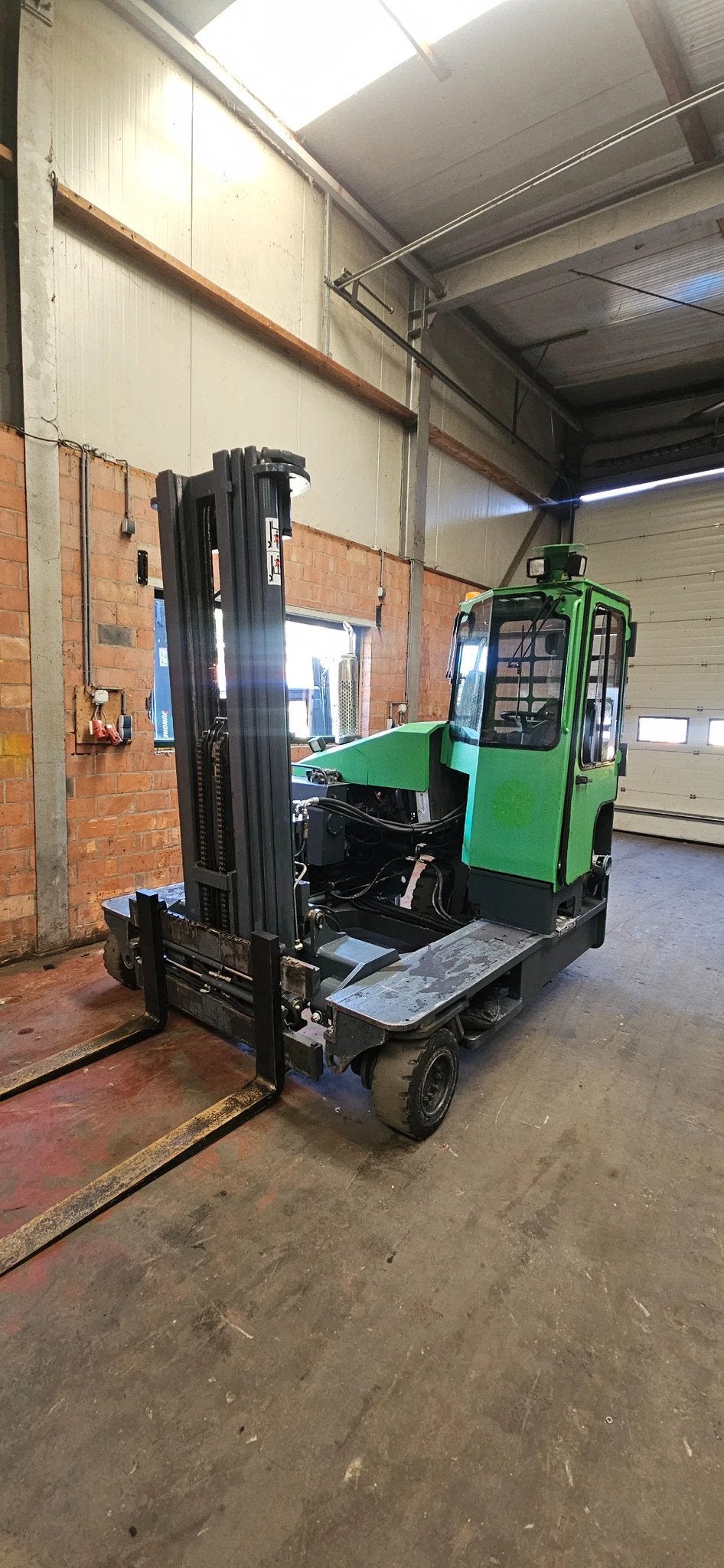 Combilift C4000 lpg triplex vorkenverstel C4000 nette machin, Zakelijke goederen, Machines en Bouw | Heftrucks en Intern transport