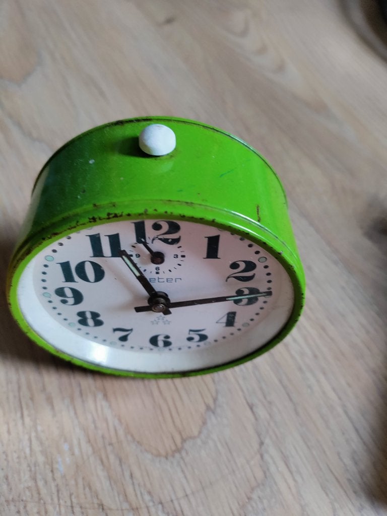 Vintage wekker, Ophalen