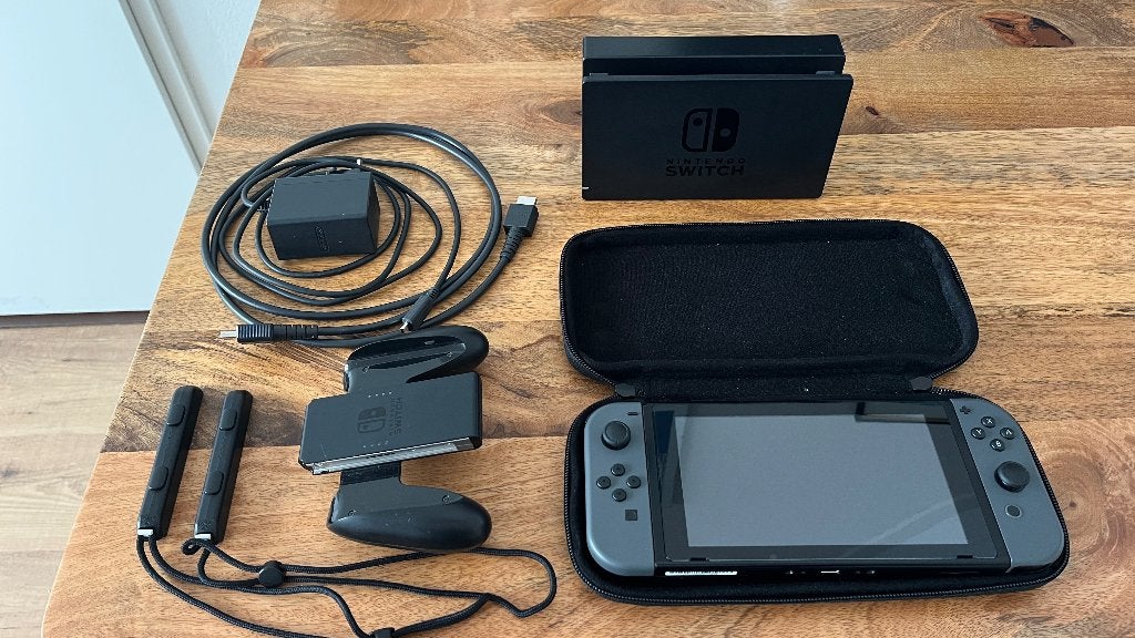 Nintendo Switch V1, Spelcomputers en Games, Spelcomputers | Nintendo Switch, Gebruikt, Switch Original, Zonder controller, Ophalen