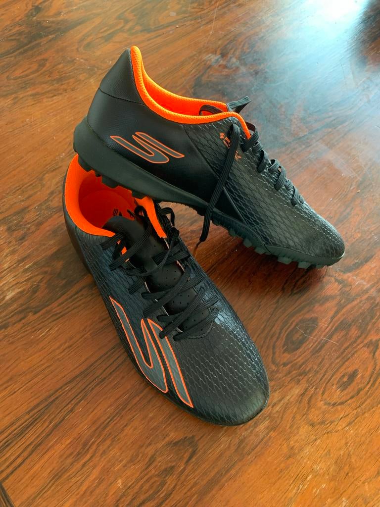Skechers kunstgrasschoenen maat 42.5 - Zo goed als Nieuw, Ophalen, Zo goed als nieuw, Schoenen