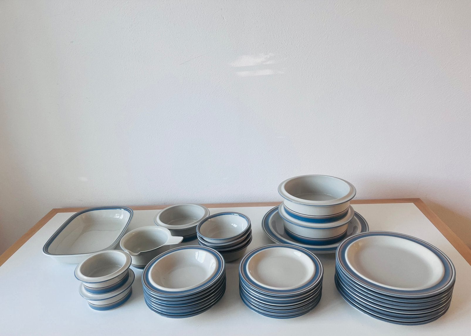 Arabia Uhtua (Fins) servies, 8 delig, ovenvast, tijdloos, Ophalen, Zo goed als nieuw, Porselein, Overige stijlen