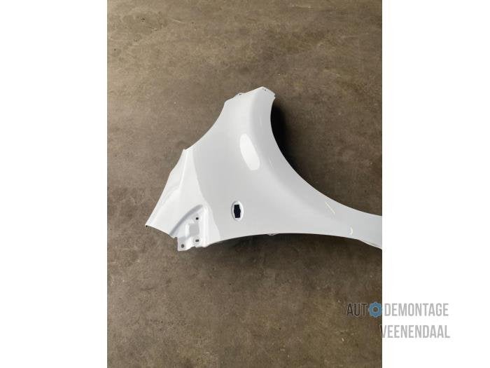Scherm rechts-voor van een Peugeot 107 (KWD), Auto-onderdelen, 12 maanden garantie, -, -, Nieuw
