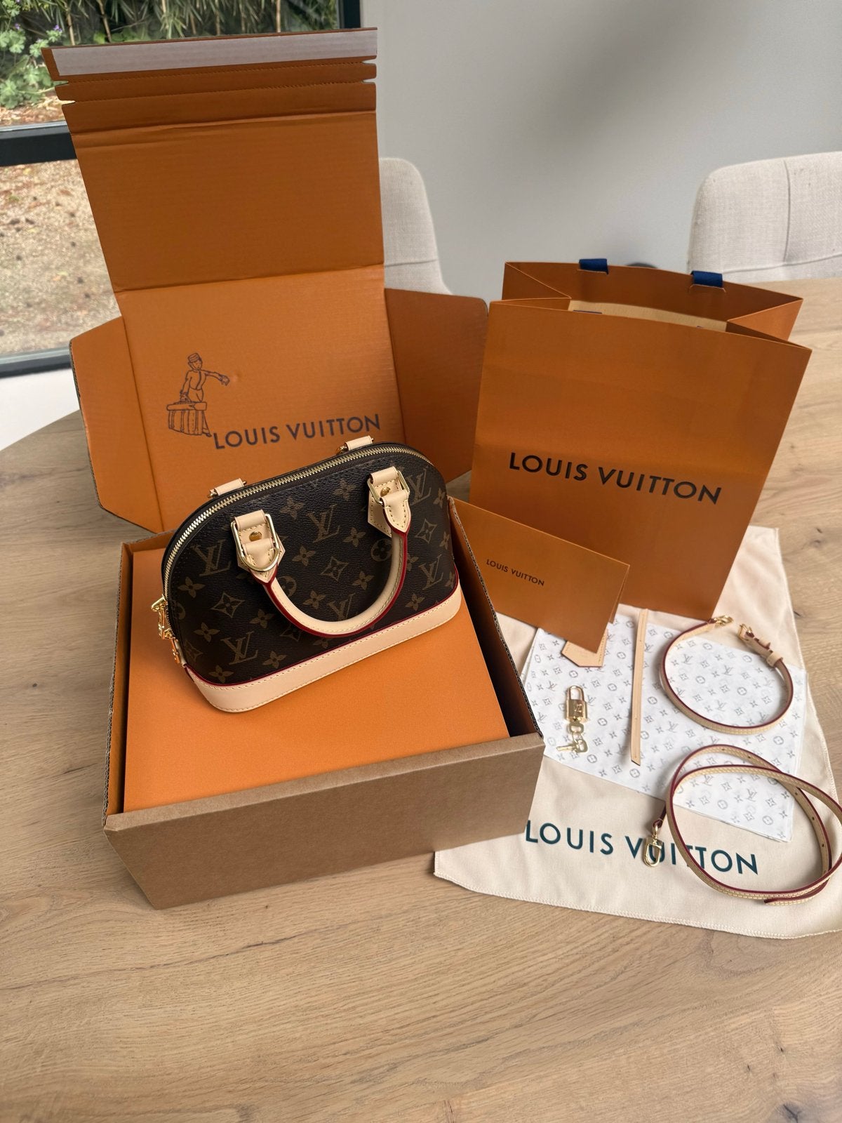Louis Vuitton Alma BB Monogram Handtas - Nieuwstaat, Ophalen of Verzenden, Zo goed als nieuw, Bruin, Handtas