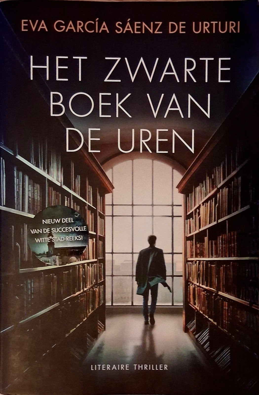Het Zwarte Boek van de Uren - Eva García Sáenz de Urturi, Ophalen of Verzenden, Zo goed als nieuw, Eva García Sáenz de Urturi