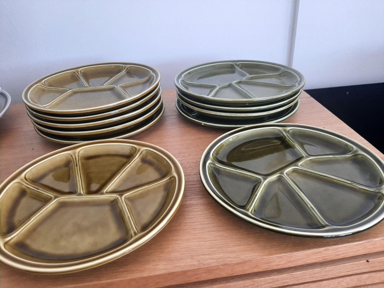 10 prachtige vintage fondueborden, gourmetborden, vakjesbord, Huis en Inrichting, Ophalen, Keramiek, Zo goed als nieuw, Bord(en)