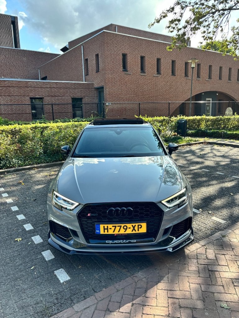 Audi RS3 2.5 TFSI Sportback 2018 Grijs Stage 1 |  Milltek, Auto's, Automaat, Dealer onderhouden, Zwart, RS3