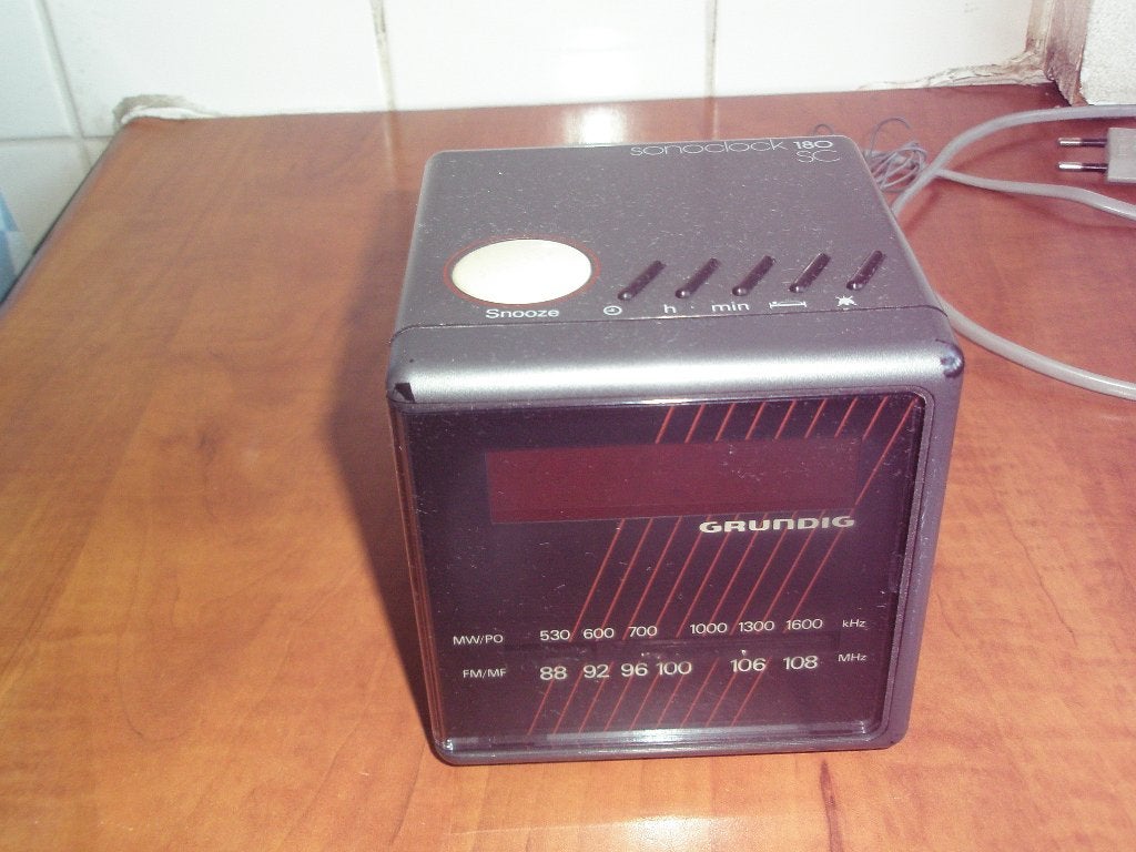 Grundig Sonoclock 180 wekkerradio, Ophalen of Verzenden, Gebruikt, Overige typen