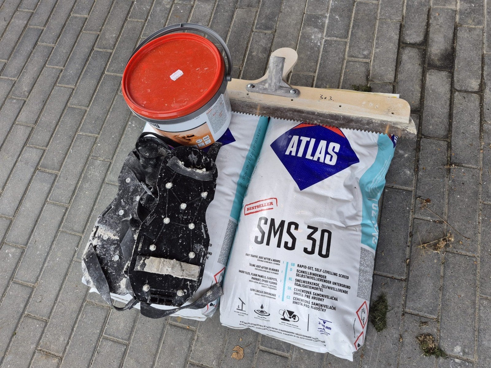 Vloeregalisatie set: Atlas SMS 30 en spijkerschoenen, Ophalen, Gebruikt