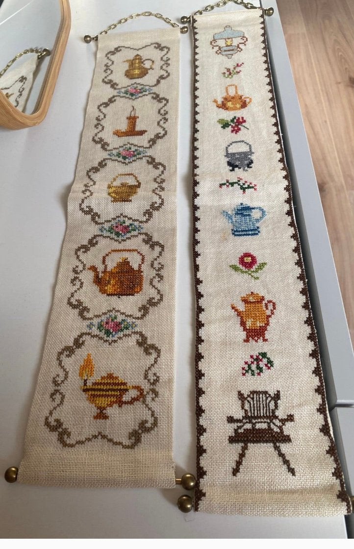 2 stuks vintage geborduurde kleine schellekoord, Hobby en Vrije tijd, Ophalen of Verzenden, Zo goed als nieuw, Patroon