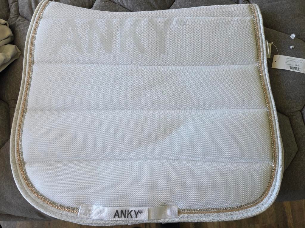 Anky dekje kleur wit NIEUW en blauw oornetje, Ophalen of Verzenden, Nieuw