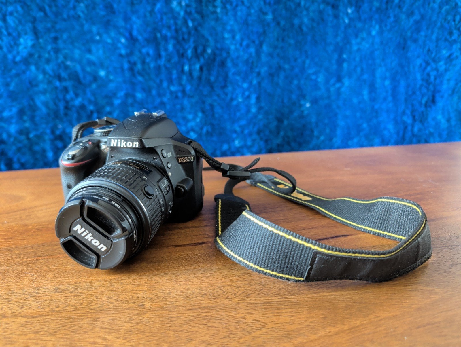 Nikon D3300 w/ AF-P DX 18-55mm VR Digital SLR – Black, Ophalen of Verzenden, Zo goed als nieuw, Schoudertas, Overige merken