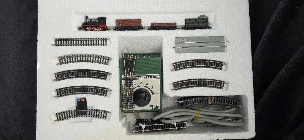 Minitrix N - Beginset A + Super A (+ extra Rails), Gelijkstroom, Trix, Ophalen of Verzenden, Analoog