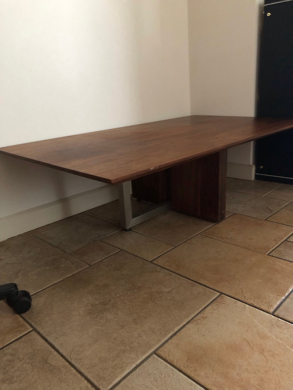 Noten houten salontafel met RVS onderstel, Ophalen, Gebruikt, 50 tot 100 cm, 150 tot 200 cm
