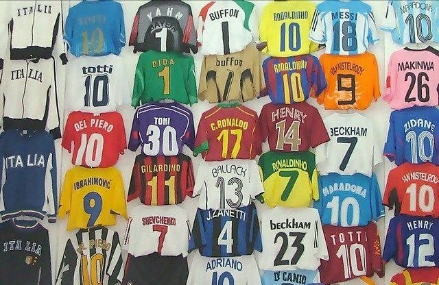 Gezocht Gratis voetbal shirtjes, Maat M, Ophalen of Verzenden, Zo goed als nieuw, Shirt
