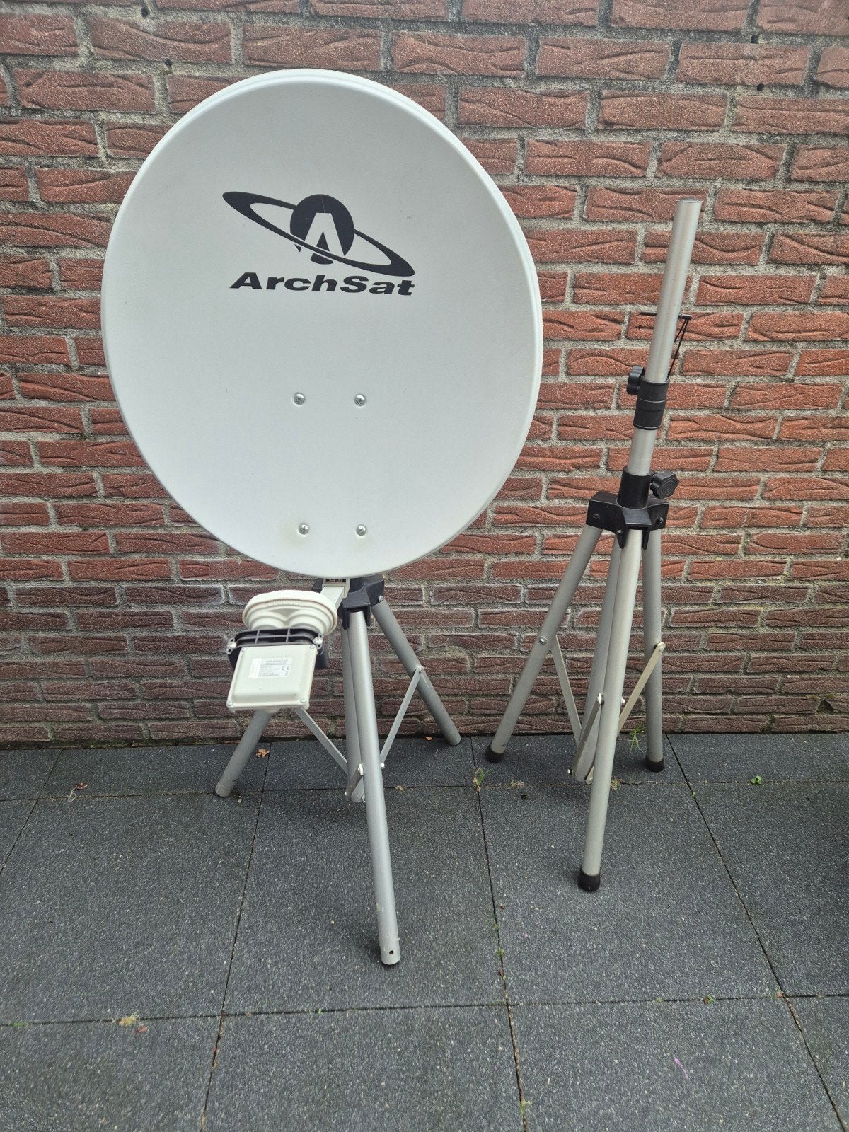 ArchSat schotelantenne met MAXIMUM LNB en statief, Ophalen, Gebruikt, (Schotel)antenne, Overige merken