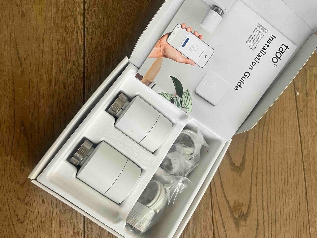 Tado 15 slimme radiatorthermostaten (V3+): Starter kit + 14, Ophalen of Verzenden, Slimme thermostaat, Zo goed als nieuw