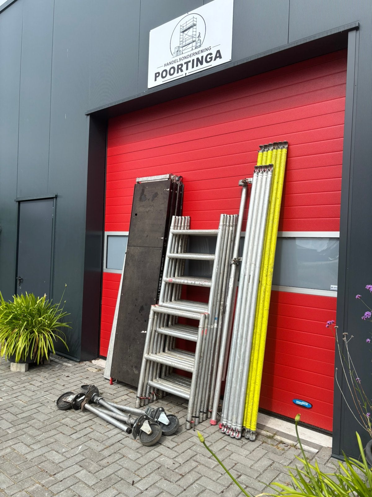 Smalle altrex rolsteigers 9.2 m wh te koop (0.75), Ophalen, Gebruikt, Poortingaverhuur@gmail.com, 5 meter of hoger