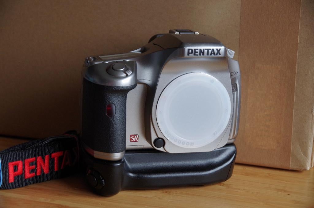 Pentax K200D digitale camera body, Audio, Tv en Foto, Fotocamera's Digitaal, Spiegelreflex, 10 Megapixel, Ophalen of Verzenden