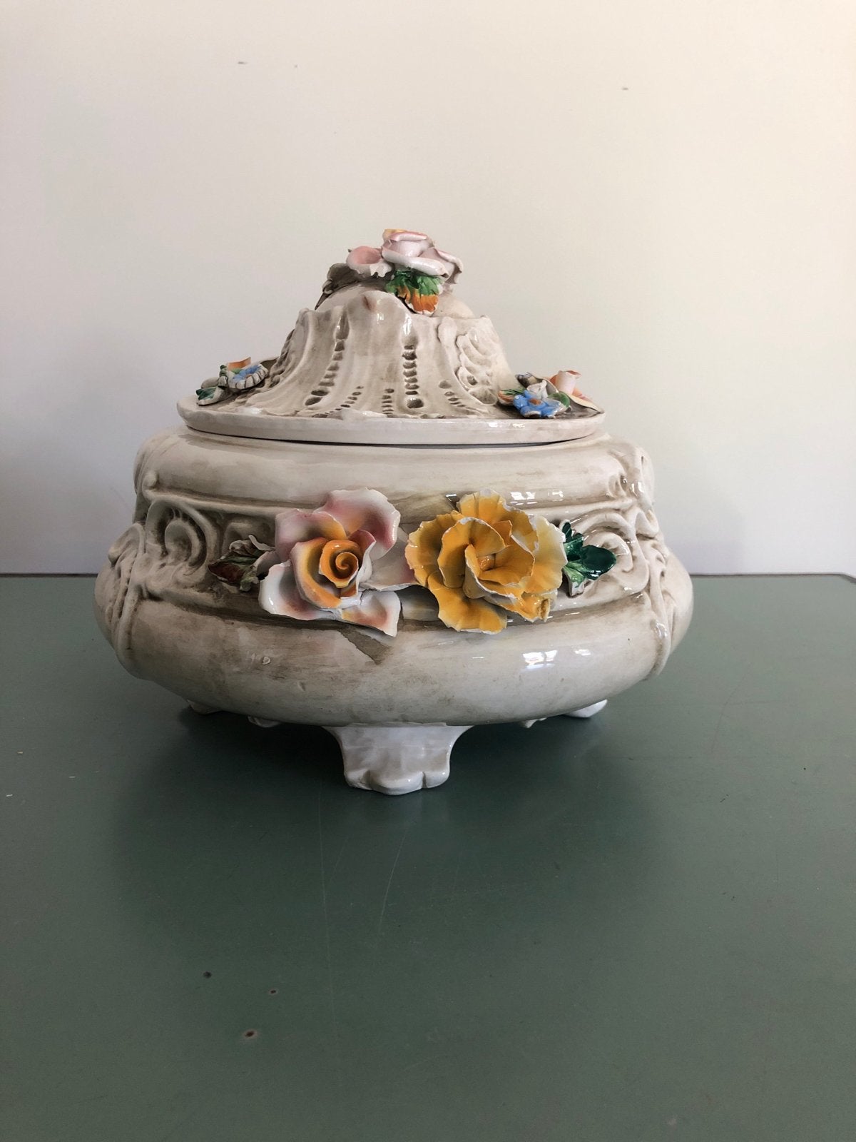 Antieke Capodimonte Porseleinen schaal met Bloemen, Ophalen