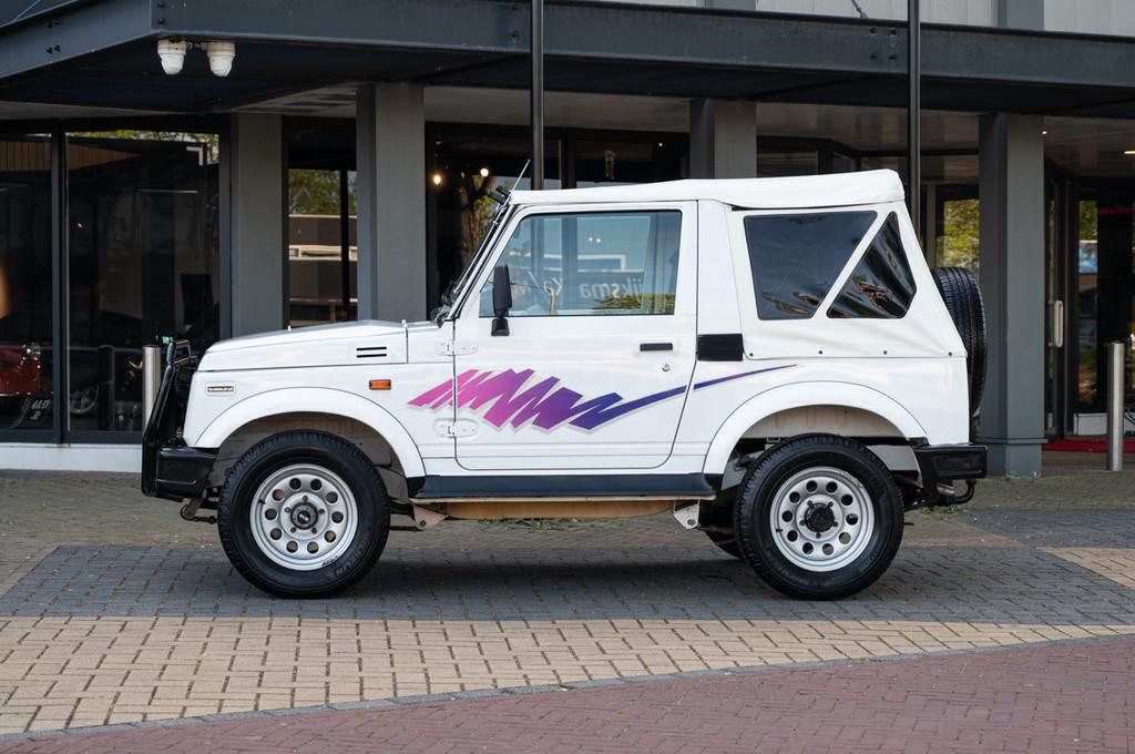 Suzuki Samurai (SJ413) 1.3 (bj 1996), Auto's, Oldtimers, Stof, Zwart, 4 stoelen, Wit