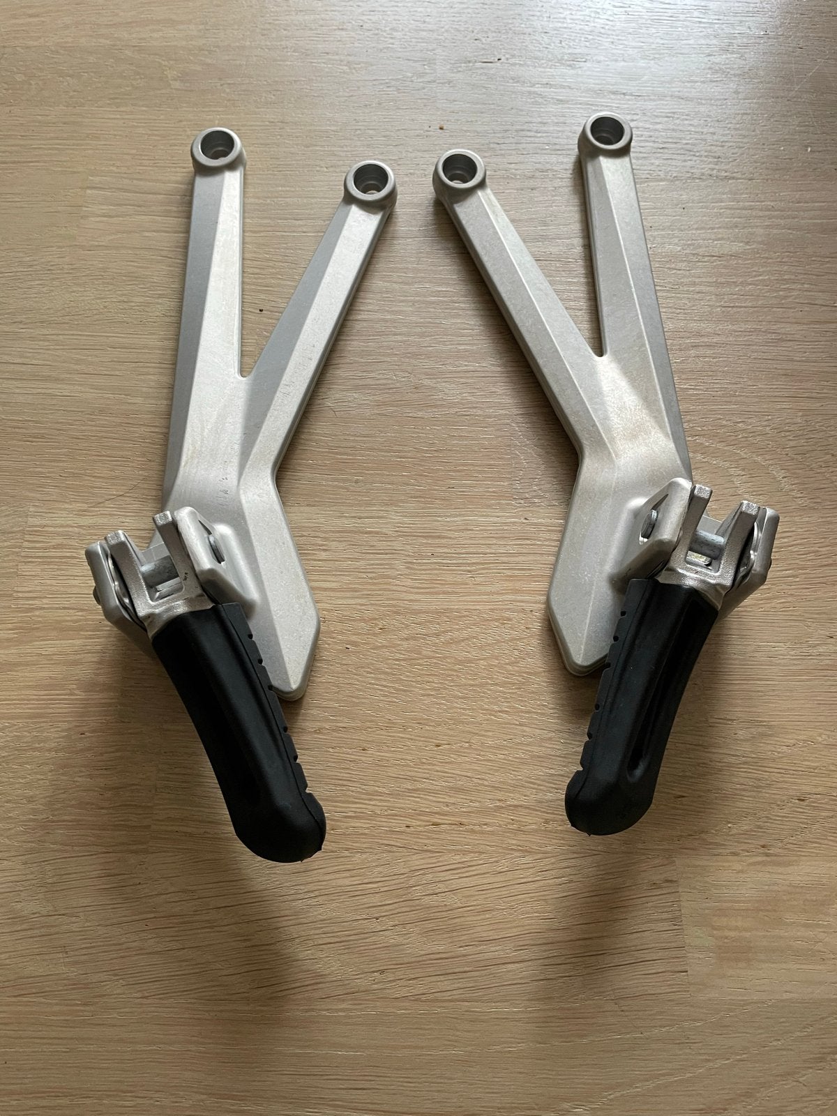 KTM 690 / Husqvarna 701 Voetsteunen passagier izgst, Motoren, Ophalen of Verzenden
