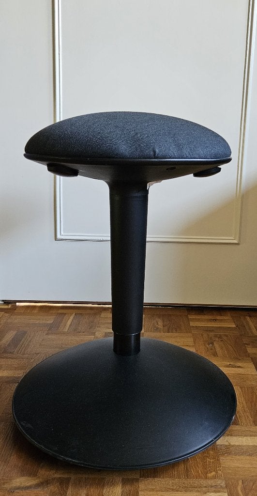 Zit/sta kruk / steun Ikea Nilserik, Ophalen, Zwart, Zo goed als nieuw, Bureaukruk