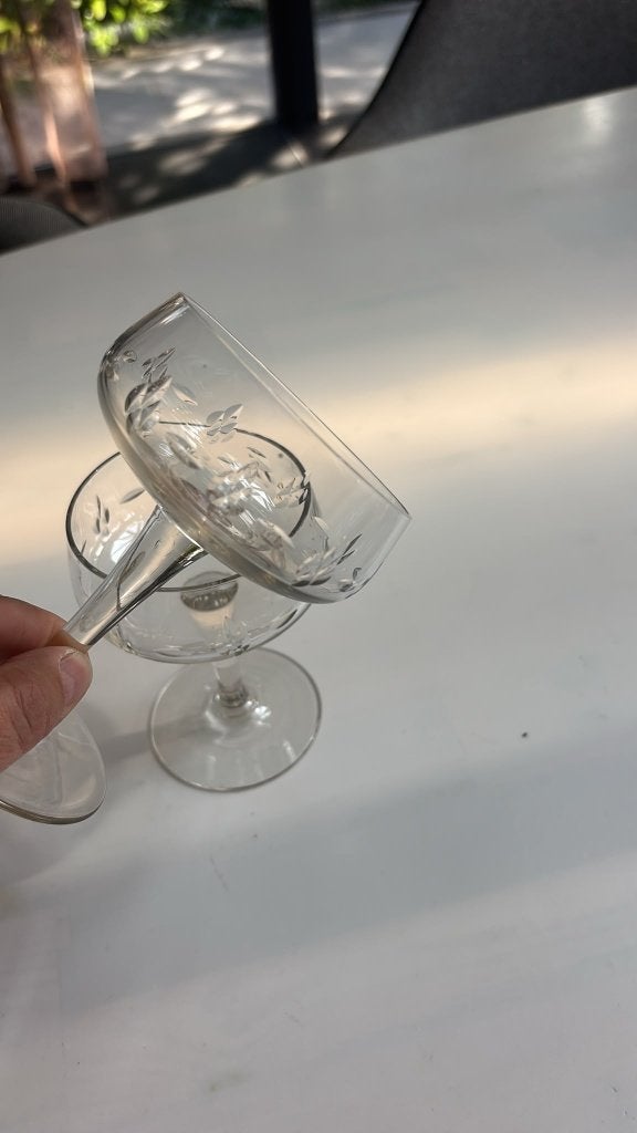 Set van 2 vintage kristallen coupes, geslepen bladmotief, Antiek en Kunst, Ophalen of Verzenden