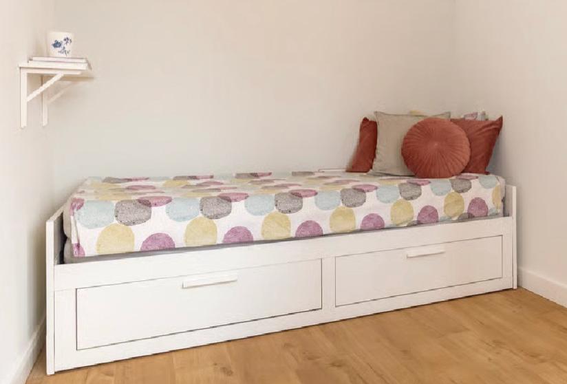 IKEA Brimnes bed met 2 lades en 2 MALVIKVIK schuimmatrassen, Huis en Inrichting, Slaapkamer | Bedden, Ophalen, Gebruikt, Wit, Tweepersoons
