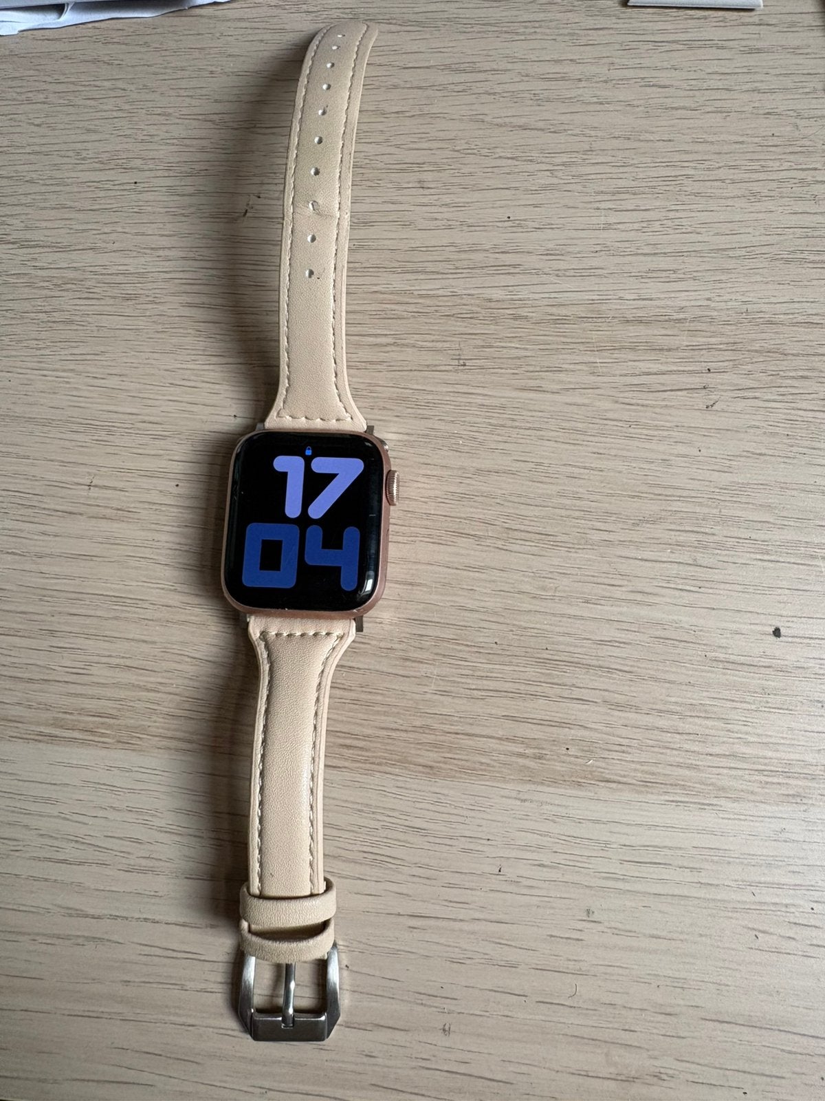 Foto 2 van Apple watch SE 2022 Rose goud