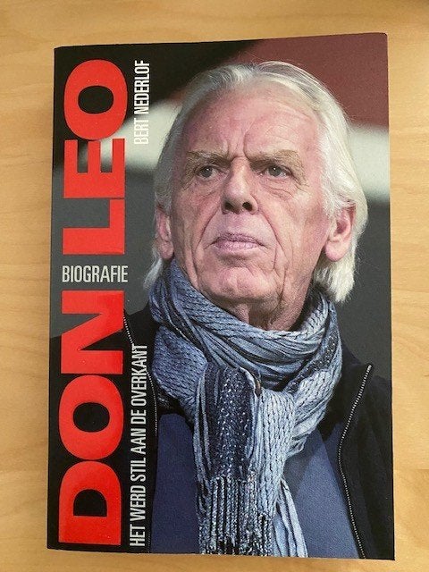 Ajax, Feyenoord | Don Leo, het werd stil aan de overkant., Boeken, Bert Nederlof, Ophalen of Verzenden, Zo goed als nieuw, Sport