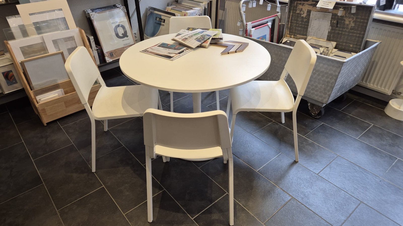 Ikea tulip tafel met stoelen, Tuin en Terras, Tuinsets en Loungesets, Ophalen, Zo goed als nieuw, Eettafel, 4 zitplaatsen