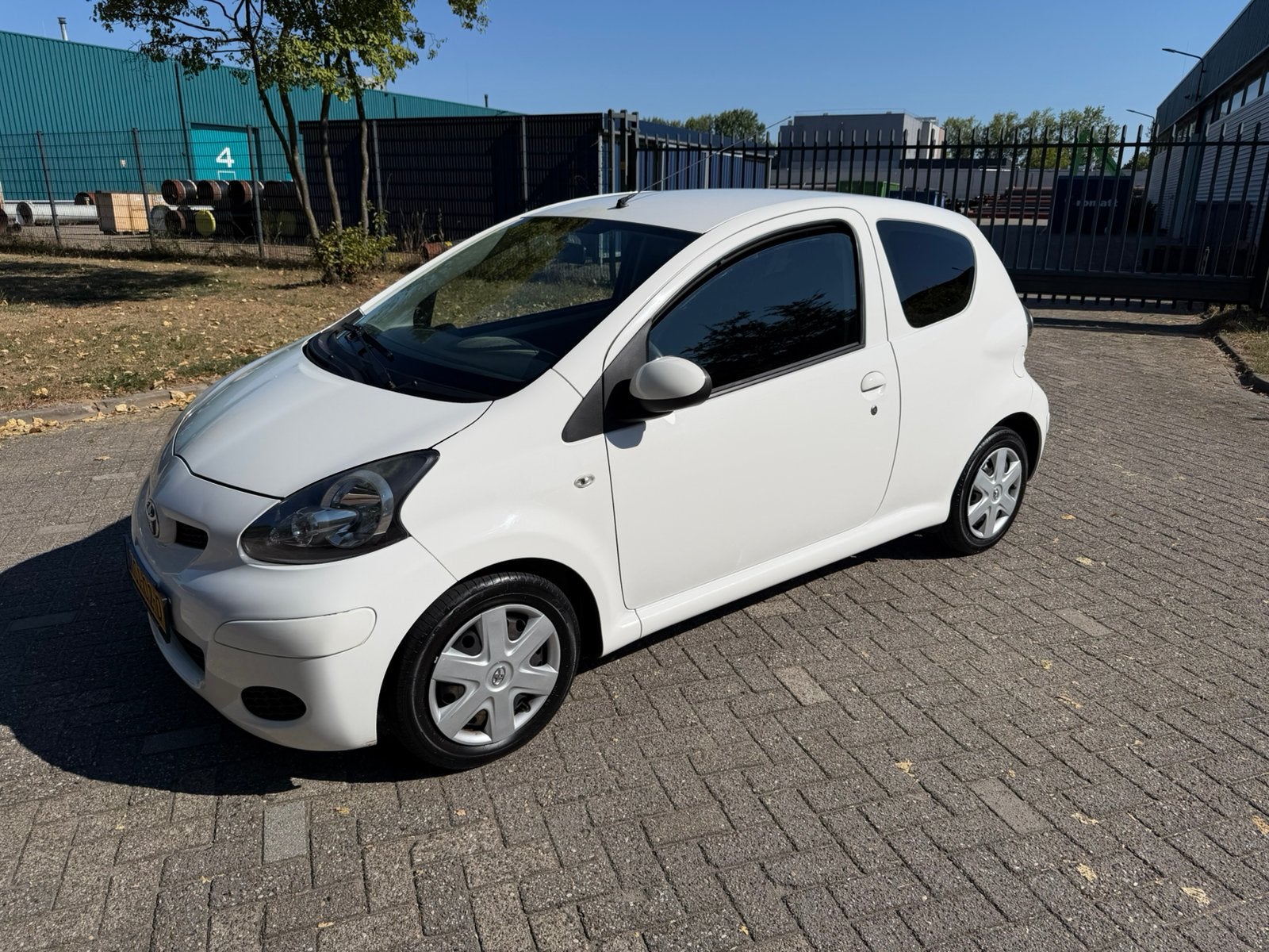 Toyota aygo cool edition 2010 wit, Voorwielaandrijving, Stof, Zwart, Bedrijf