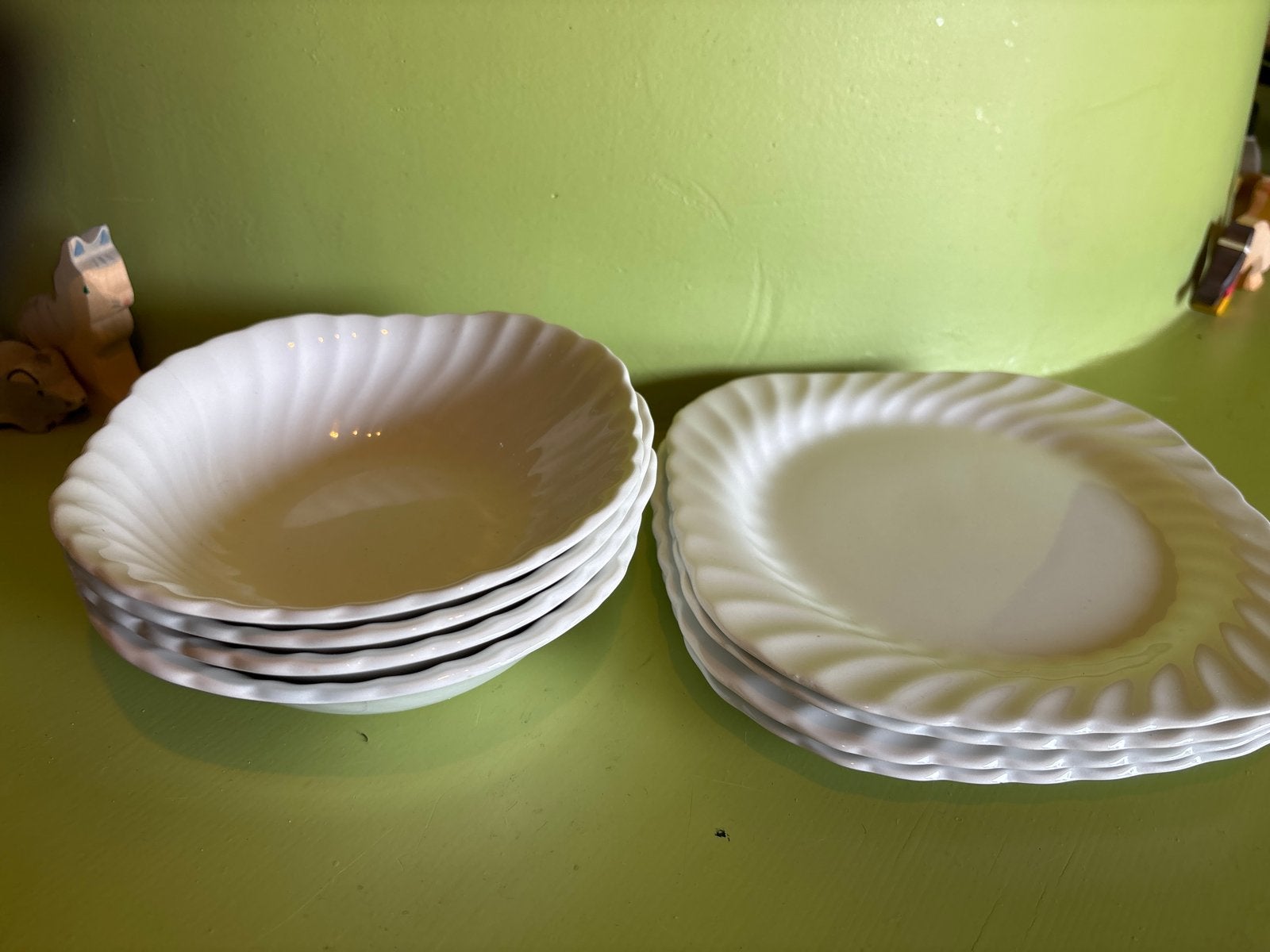 Johnson Brothers Regency wit servies - 4 kommen, 4 borden, Overige merken, Ophalen of Verzenden, Zo goed als nieuw, Bord(en)