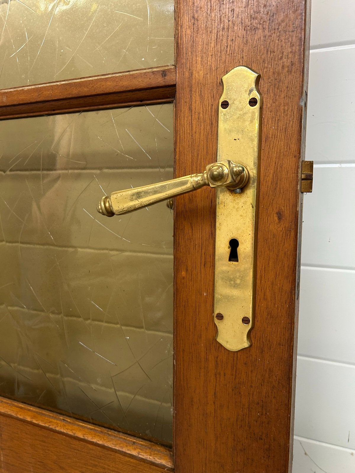 Massieve houten binnendeur met glas en messing beslag, Ophalen, Gebruikt, 80 tot 100 cm, Binnendeur