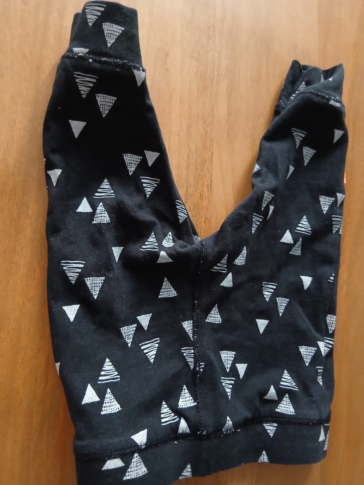 Zwarte babybroek met driehoekjesprint, Kinderen en Baby's, Babykleding | Overige, Ophalen of Verzenden, Gebruikt, Hema, Jongetje of Meisje