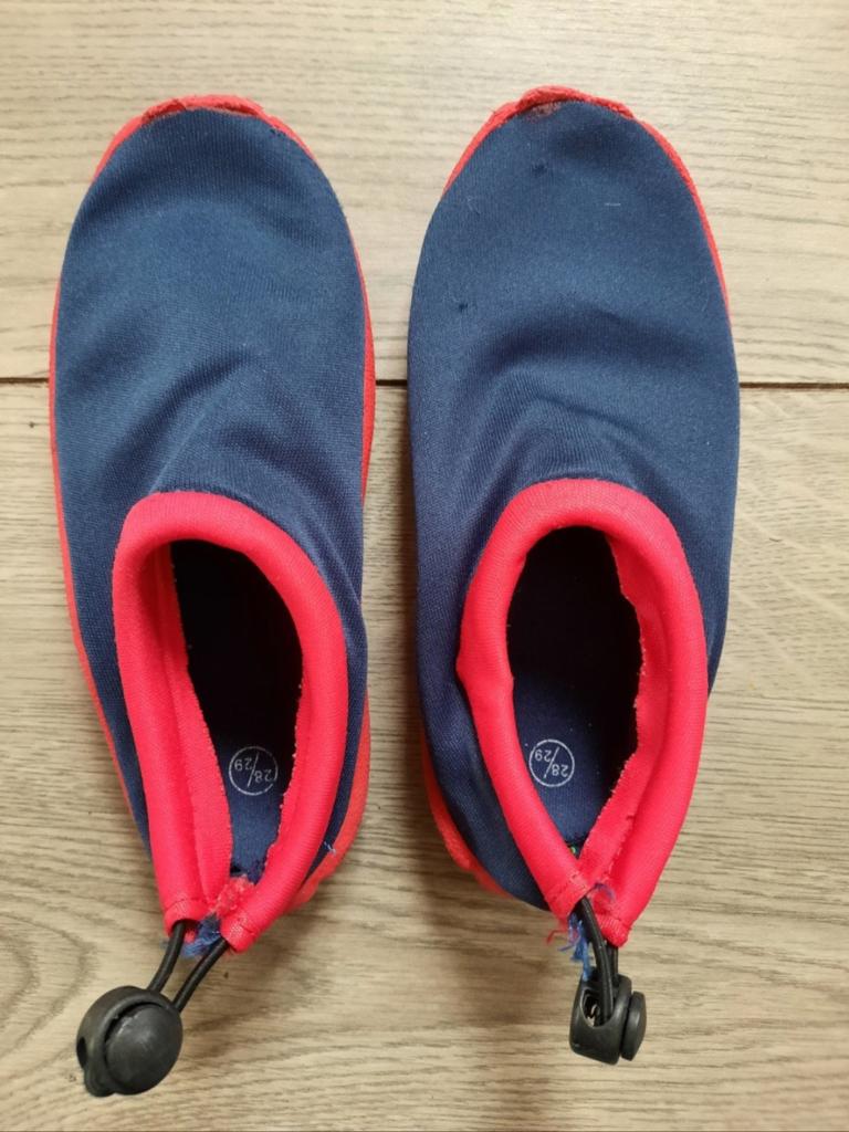Waterschoenen surfschoenen blauw rood maat 28 / 29, Gebruikt, Jongen of Meisje, Overige typen, Ophalen of Verzenden