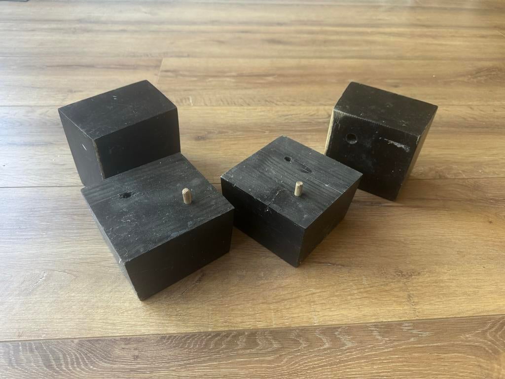 IKEA 4 zwarte houten meubelpoten, Ophalen, Gebruikt