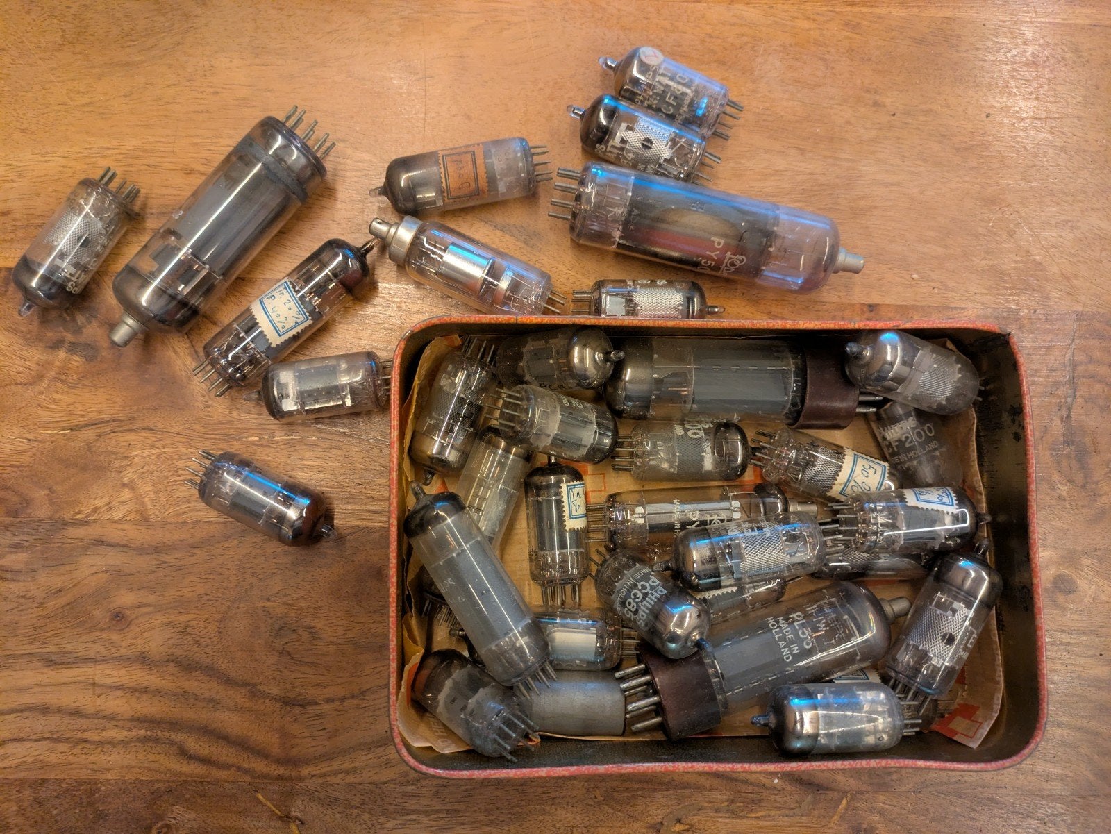 Partij van circa 30 Elektronenbuizen, Ophalen