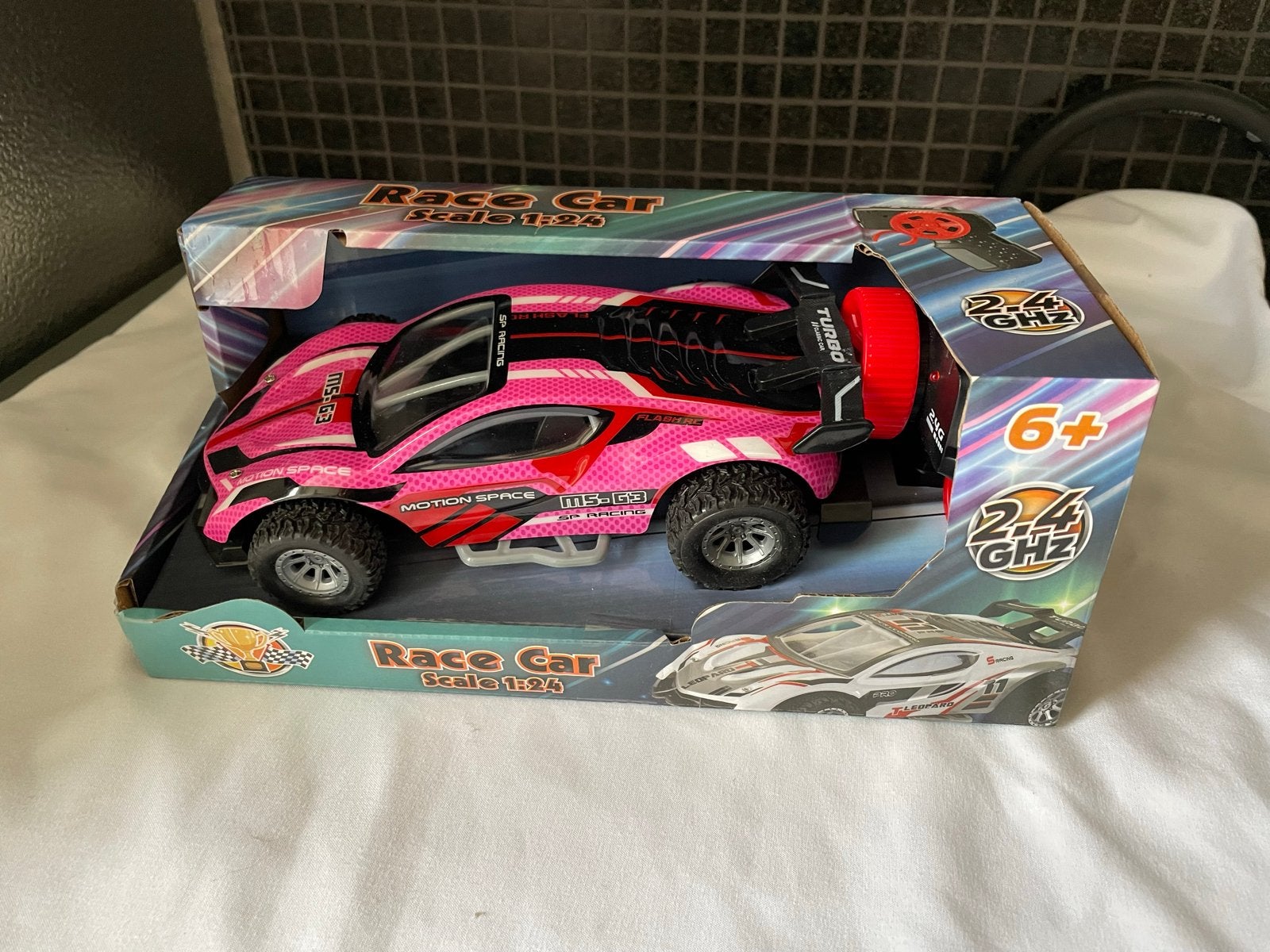 Roze Race Auto Afstandsbediening Schaal 1:24, Elektro, Nieuw, Ophalen of Verzenden, Auto onroad